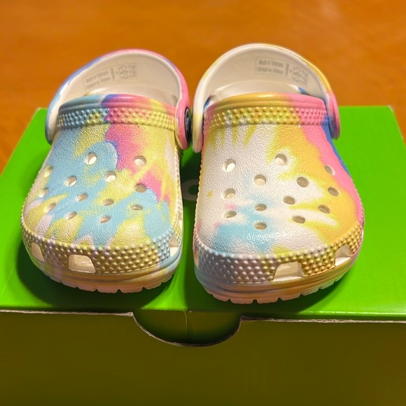 GIRLS TODDLER SIZE 4 CROCS, MEW NEVER WORN - Picture 1 of 9